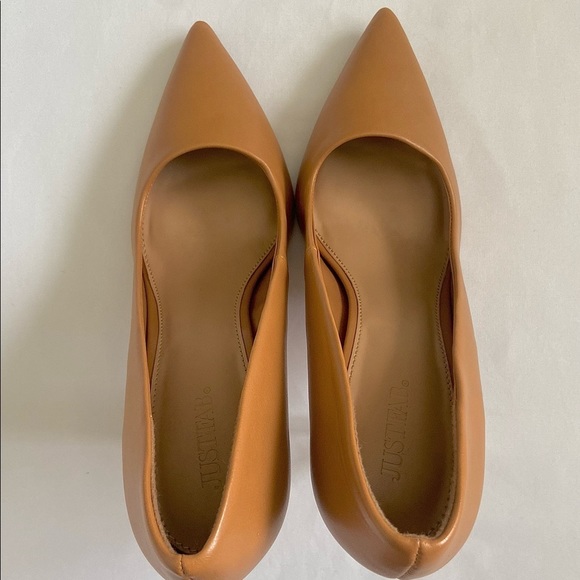 Size 10 tan 4 inch point toe heels - Picture 3 of 7